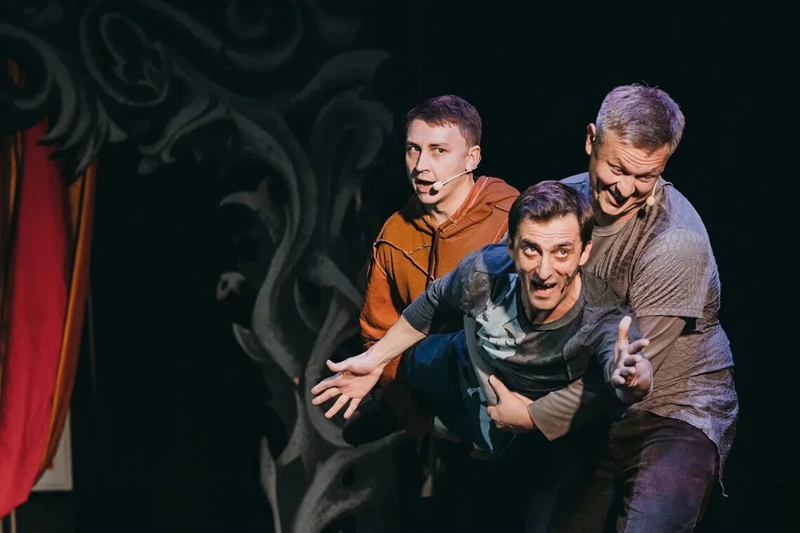 Гамлет стоянов спектакль. Спектакль спасти рядового гамлета актеры с фотографией. Спасти рядового гамлета спектакль 9 апреля. Спасти рядового гамлета спектакль. Юрий стоянов гамлет.