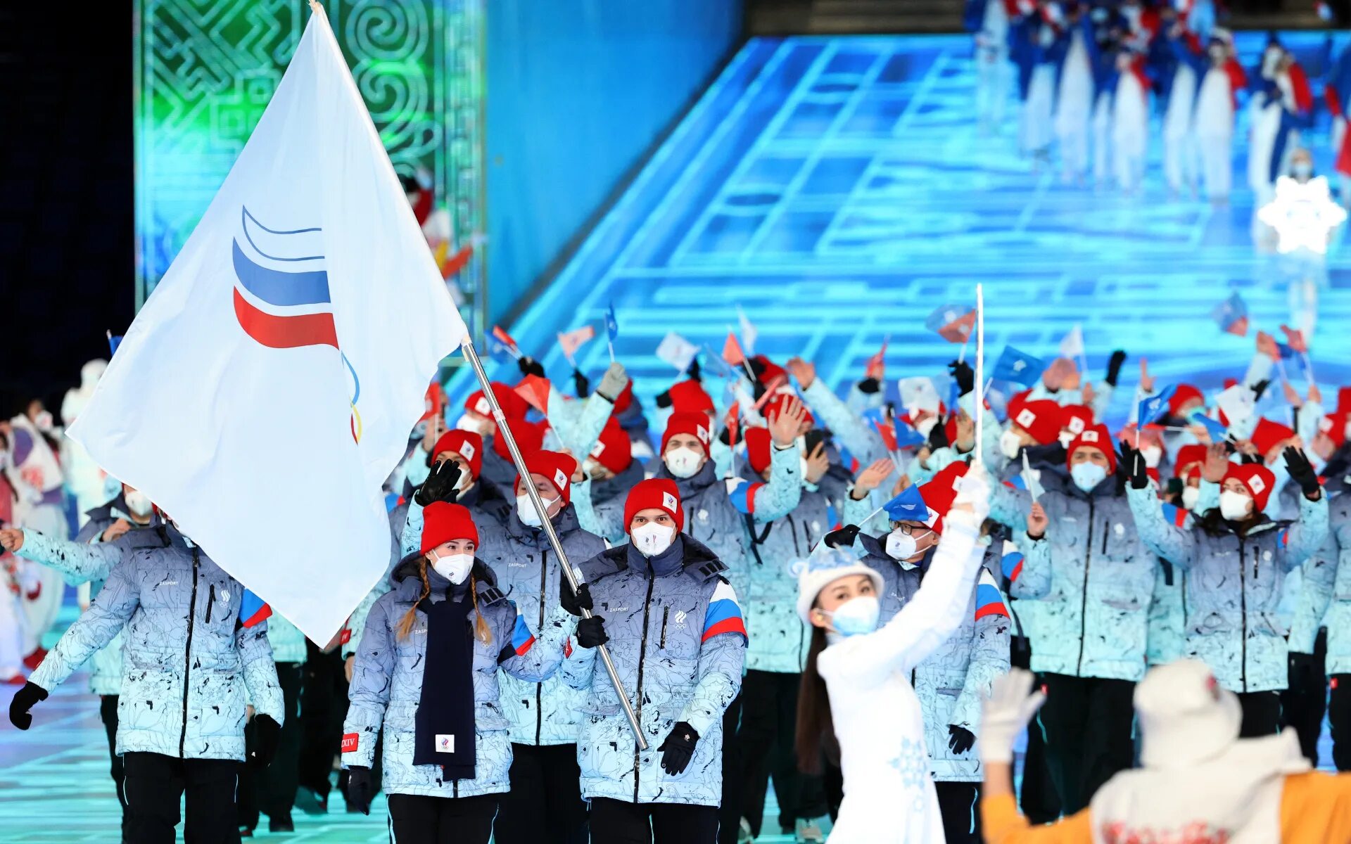 Кто нес флаг в сочи 2014
