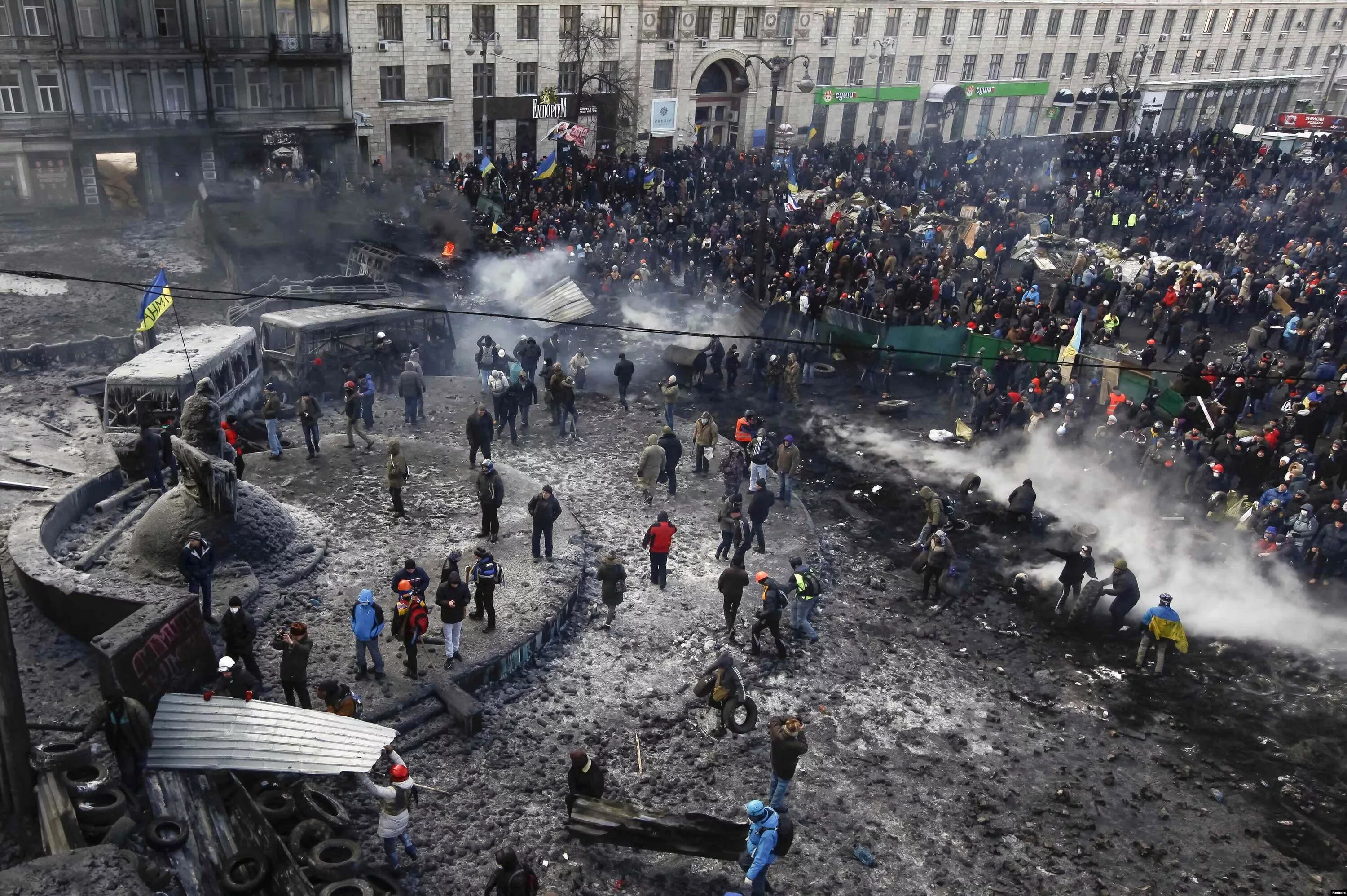 Что случилось на майдане. Киев площадь независимости Евромайдан. Евромайдан на Украине в 2014. Майдан 2014 площадь независимости. Киев 2014.