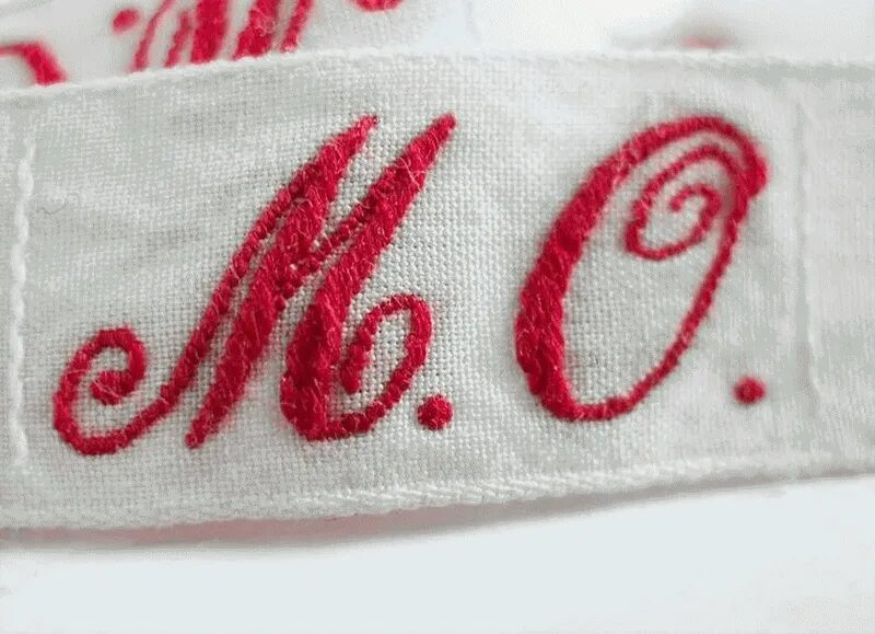 Буквы на полотенце. Вышивка имени. Вышивка на ткани. Надписи для вышивания. Вышивка надписей на ткани.