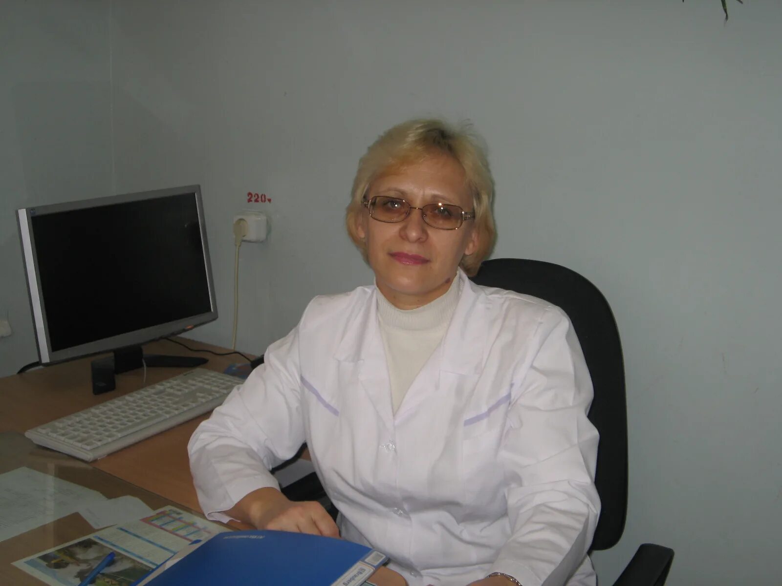 Записаться к врачу. Запись к терапевтам 16 поликлинике. Запись к врачу терапевту. Запись к терапевтам 16 поликлинике. Запись к врачу электронная регистратура.