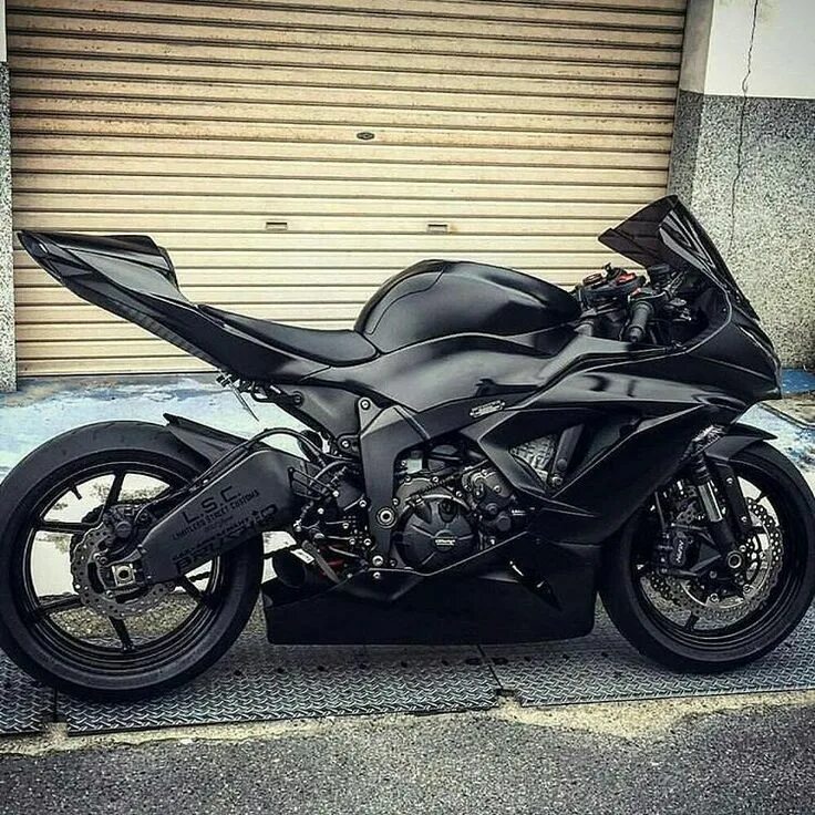 Мотоцикл bmw s1000rr черного цвета. Kawasaki ninja 250r ex250. Черный мото. Спортбайк 350 кубов. Спортбайк кавасаки черный.