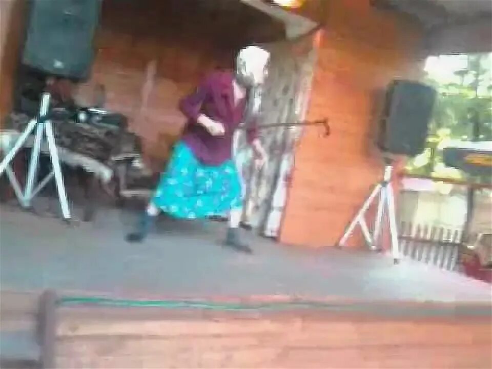 Где бабка танцует. Бабушка танцует. Танцующая бабушка. Бабка танцует на столе. Бабушки танцуют в парке.