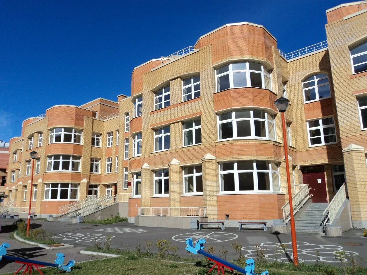 Детский садик 306 красноярск. Маяковского 12. Детский сад 305 красноярск. Детский сад 7 уссурийск. Садик ворсма.