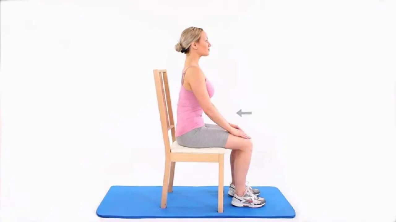 Подняла таз сидя. How to do a Pelvic Tilt:. Лечебная физкультура на стуле сидя с палкой видео-. Наклонился назад.