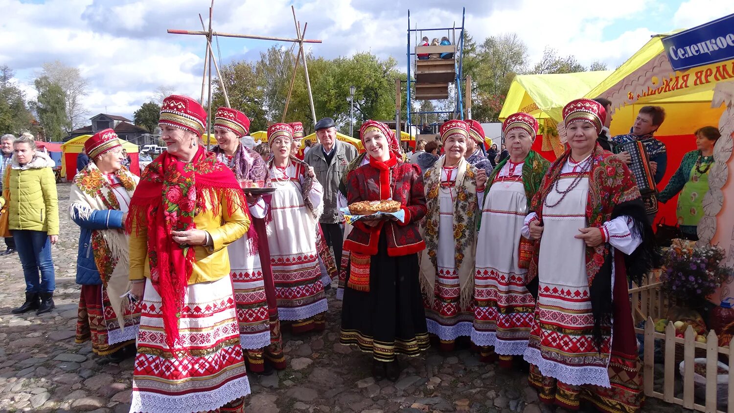 Суздаль 1000 лет праздник когда. Евфросиньевская ярмарка суздаль. ефросиньевская ярмарка в суздале. ефросиньевская ярмарка в суздале 2022. ярмарка в суздале.