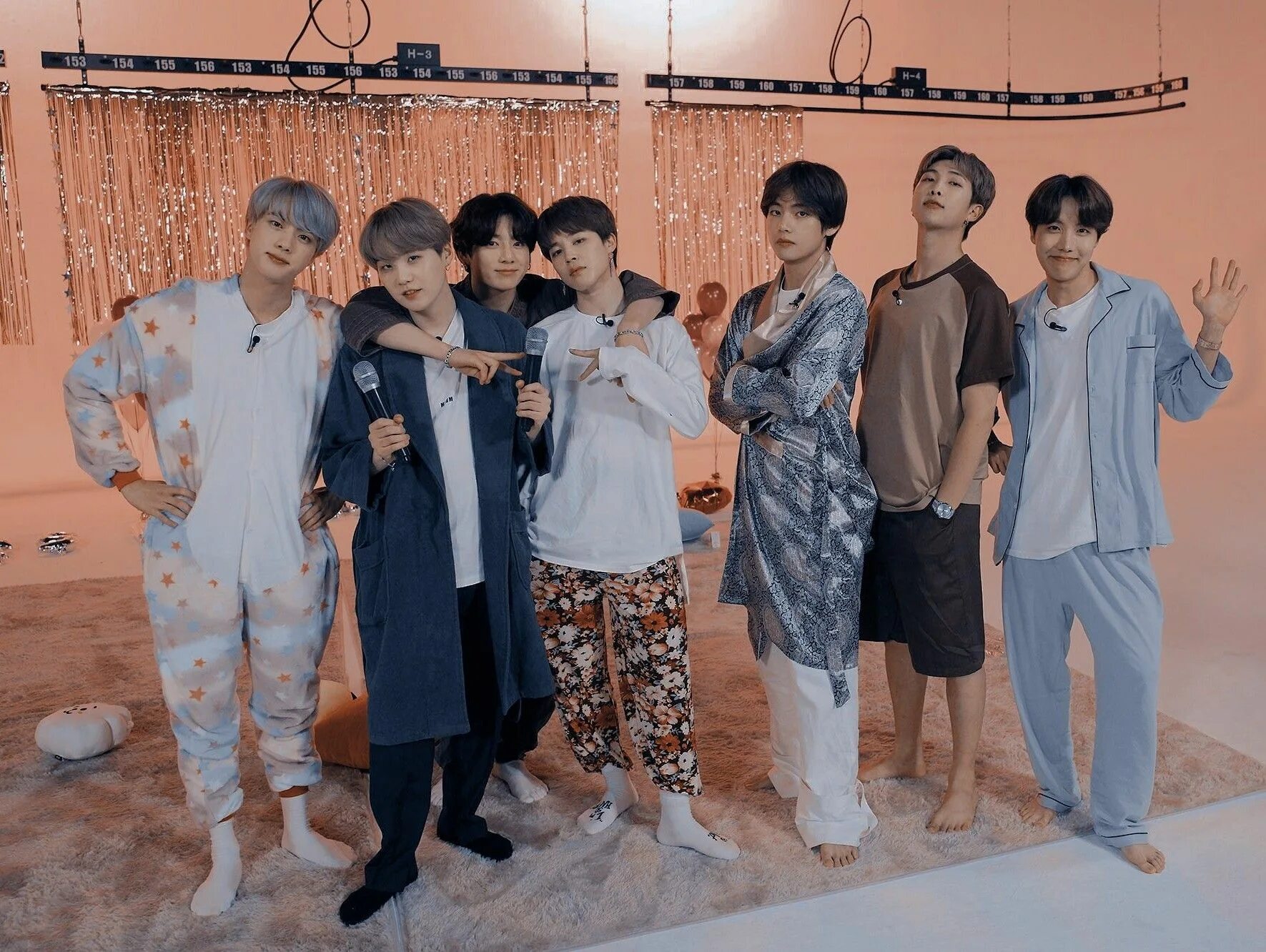 Bts run 1. Run bts в пижамах. 97 эпизод ран бтс. бтс пижама джин. bts 2025.