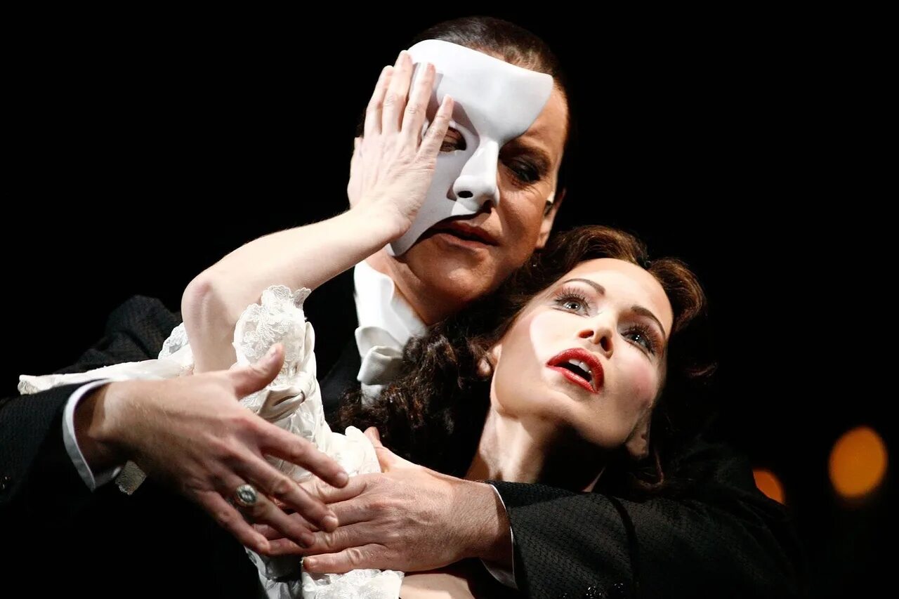 Сайт театра версия. Призрак оперы (мюзикл, 1986). Мюзикл призрак оперы Бродвей. Театр оперетты призрак оперы. Призрак оперы Эндрю Ллойд Уэббер.