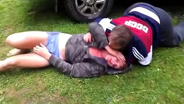 Пьяные бомжи трахают друг друга