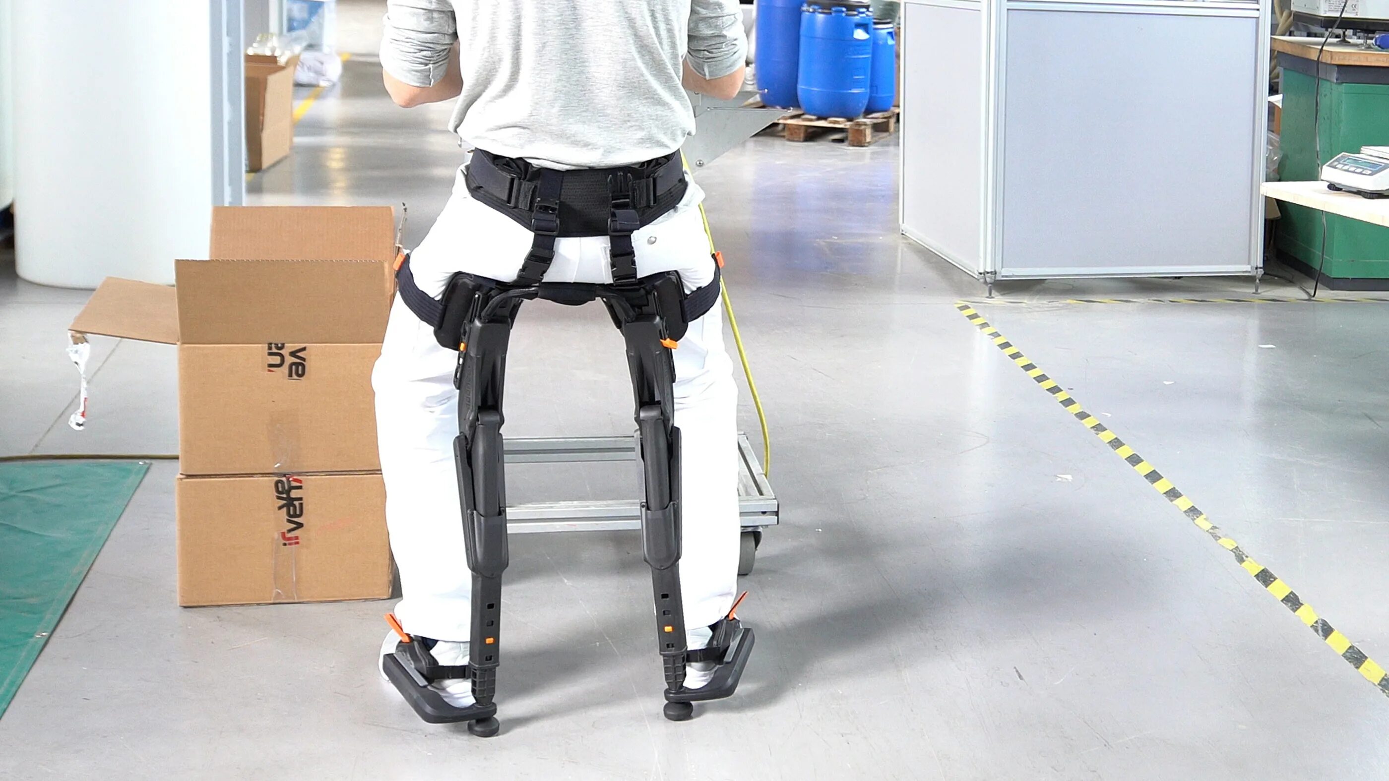 Hyundai exoskeleton. Бионика экзоскелет. Экзоскелет chairless chair. Экзоскелет ekso. Экзоскелет-костюм fortis от компании lockheed martin.
