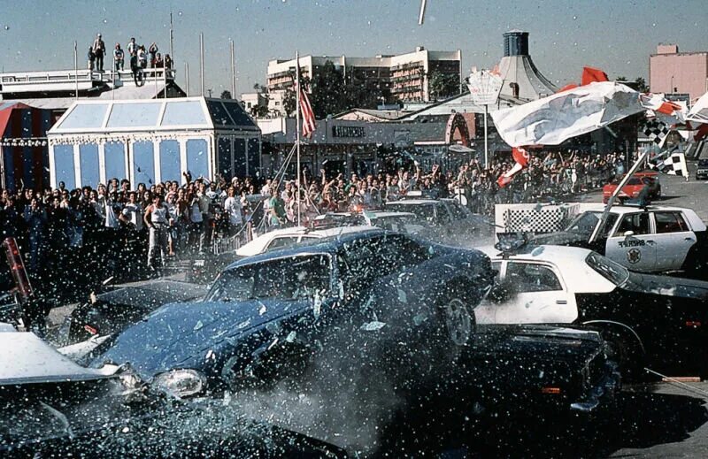 31 "зона с ограничением максимальной скорости". Speed zone 1989. 30 «конец зоны регулируемой стоянки». Зона скорости (гонки пушечное ядро 3) (1989). Зона скорости фильм 1989.