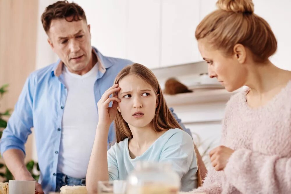 Некоторые родители. Подростки и родители. разговор с родителями. разговор родителей с ребенком. беседа родителей с подростком.