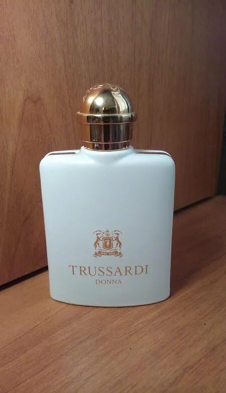 Труссарди донна. Труссарди белый флакон. Труссарди донна 100 мл. Trussardi donna туалетная вода 100 мл. Духи trussardi donna eau de toilette.