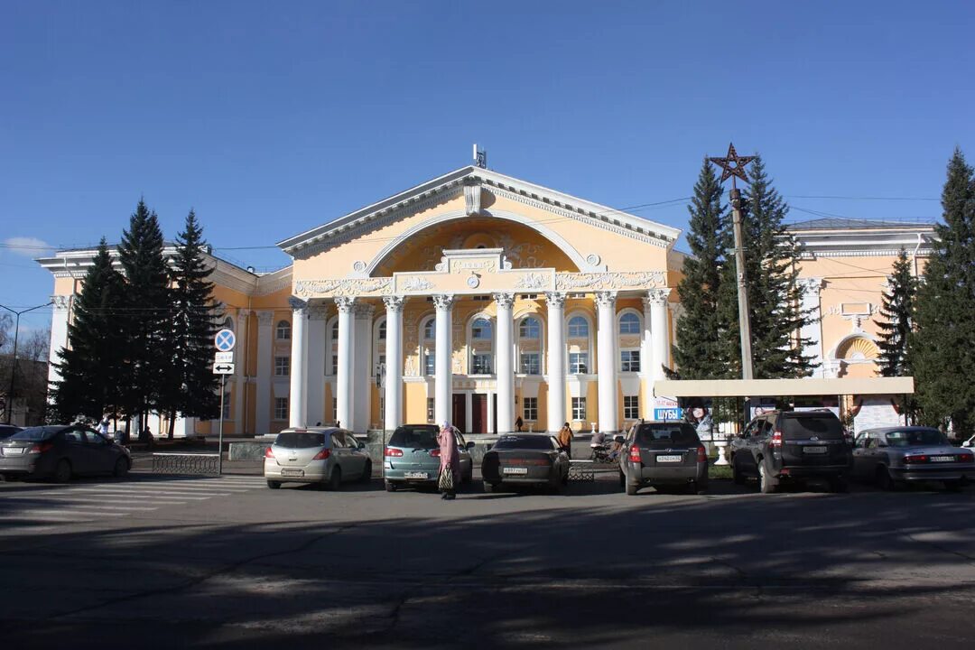 Сайт городского дворца культуры. Бийский дворец культуры. Дворец культуры Бийского химического комбината. Химкомбинат Бийск Полиэкс. ГДК 1 Бийск.