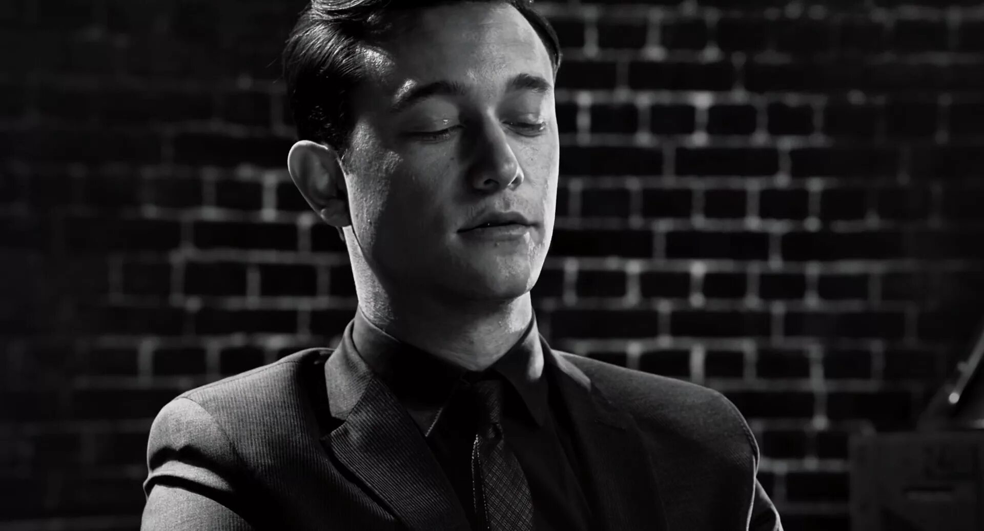 Город грехов фильм 2005. Город грехов картежник. Микки рурк город грехов. Город грехов сериал. Микки рурк город грехов 2.