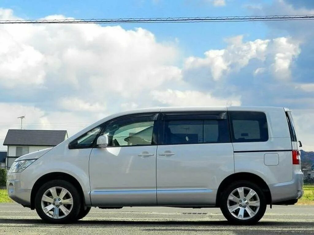 Делика д5 кемпер. Мицубиси делика д5. Делика 2013. Mitsubishi delica 2013. Делика 2013.