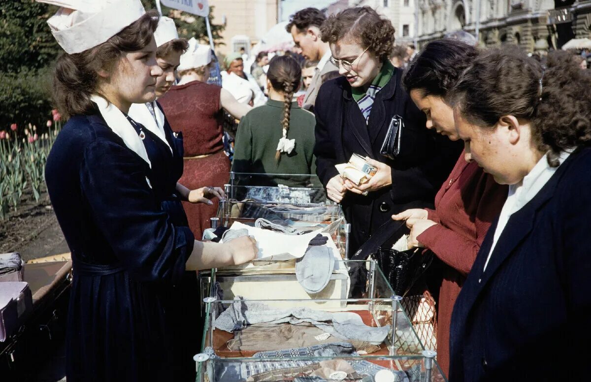 Реалии советской эпохи. Харрисон Форман в Москве 1959 года. Харрисон Форман в Москве 1959 года фото. Фотографии Харрисона Формана 1959 год. Харрисон Форман фото СССР.