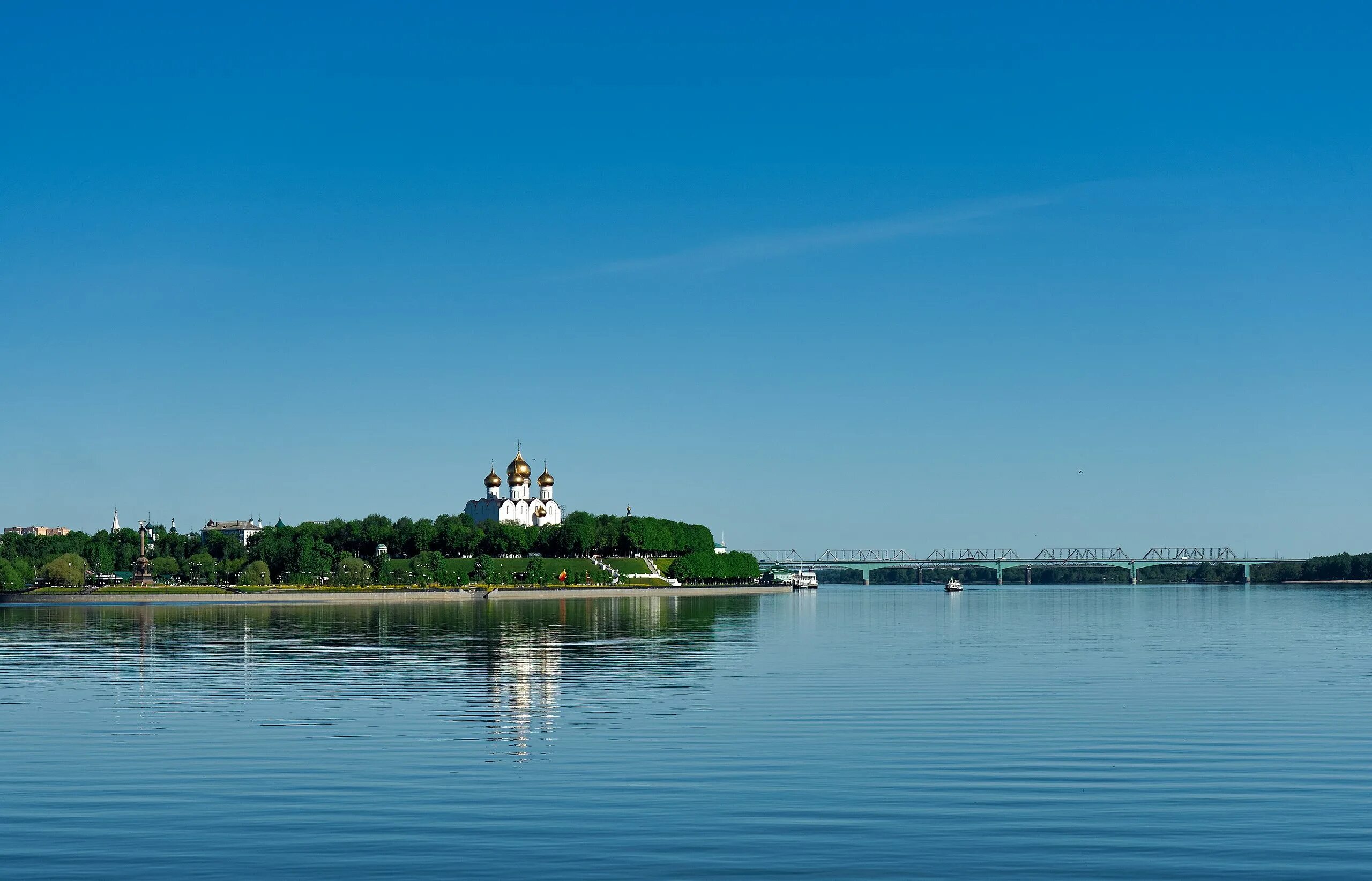 Река Волга Ярославль. Река Волга Приволжье. Волга в Ярославской река. Ярославль Волга Волга река.