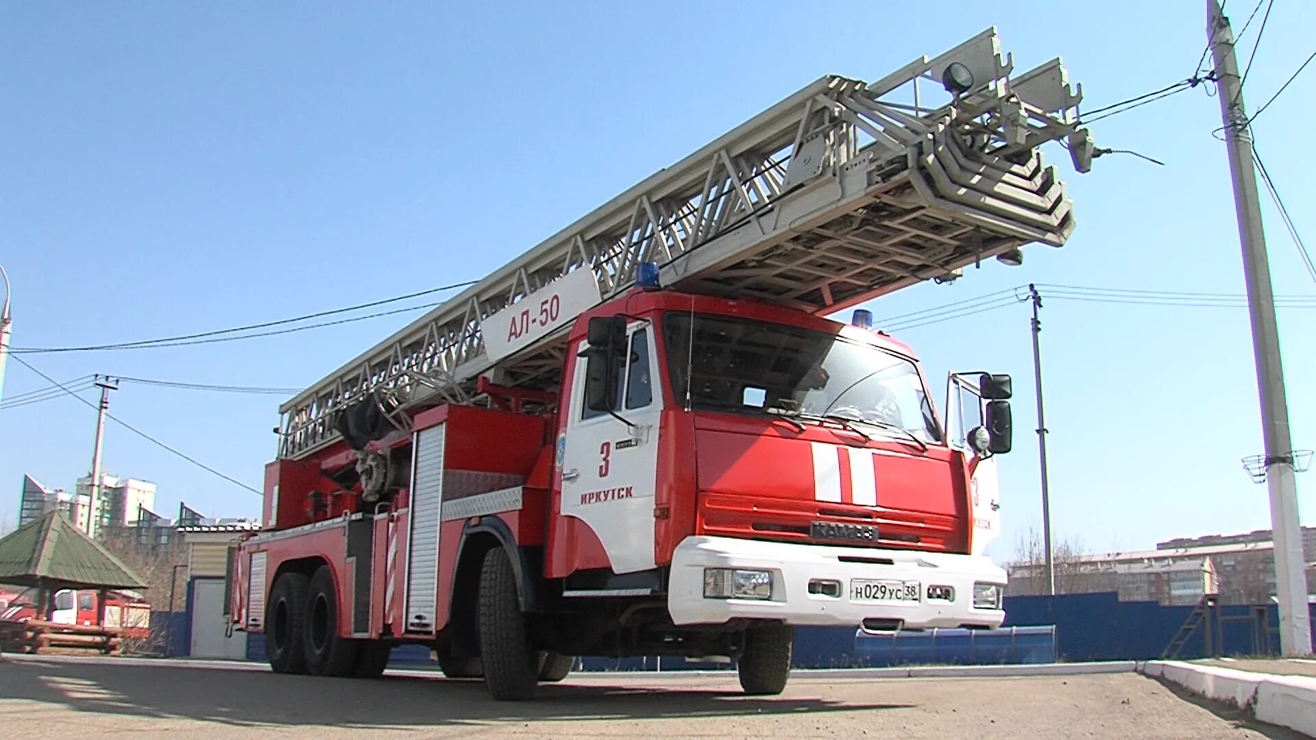 Габариты ал-30. Пожарная машина лестница высота. Автолестница пожарная ал-30 угол наклона. Пожарная автолестница ал-52 (камаз-65201)-130вр. Ал-50 камаз-65115.