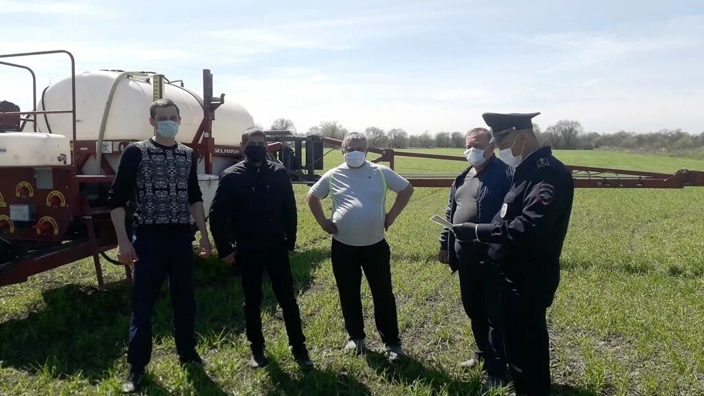 Погода майском кбр на 14 дней точный. Колдрасинский КБР. Хутор Колдрасинский КБР. Работники с/х вместе. Майский район КБР.