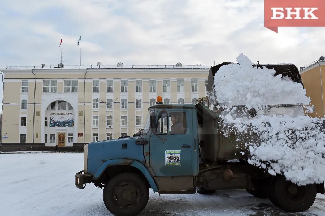 Снежный Сыктывкар. Сыктывкар снег. Снег в Сыктывкаре сегодня. Сыктывкар кубометров. Коми цгмс печора 10