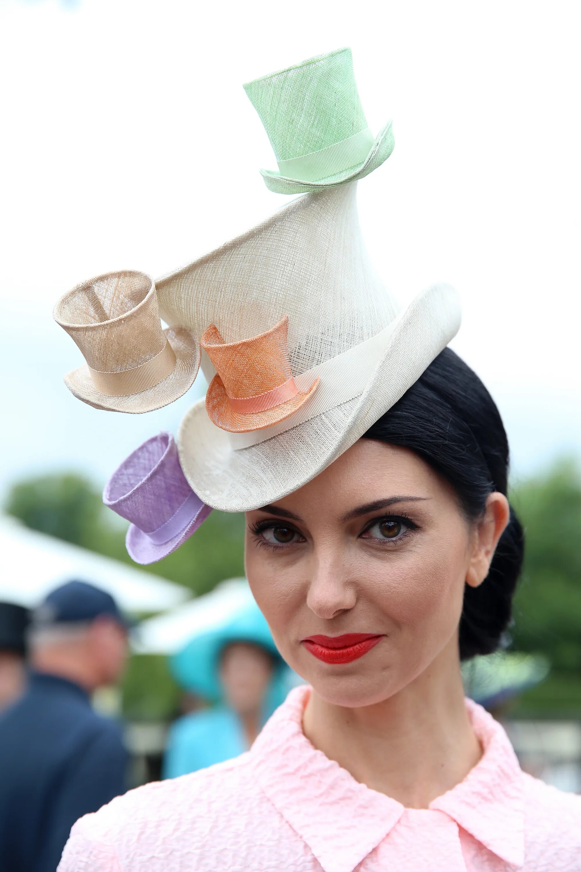 Роял аскот шляпы. Silly hats at Royal Ascot. Royal Ascot шляпки. Оригинальная шляпа