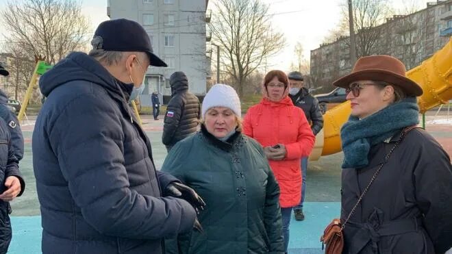 Погода в оржицах ломоносовского. Оржицы день поселка. Оржиц. Школа в Оржицах на остановке.