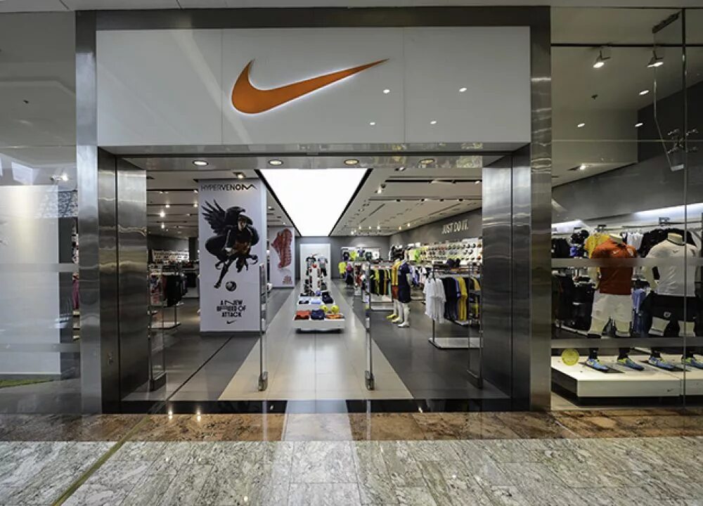 Nike в Дубай Молл. Nike Town Dubai Mall. Магазин Nike в Дубай Молл. Nike AE Dubai. Дубай молл найк