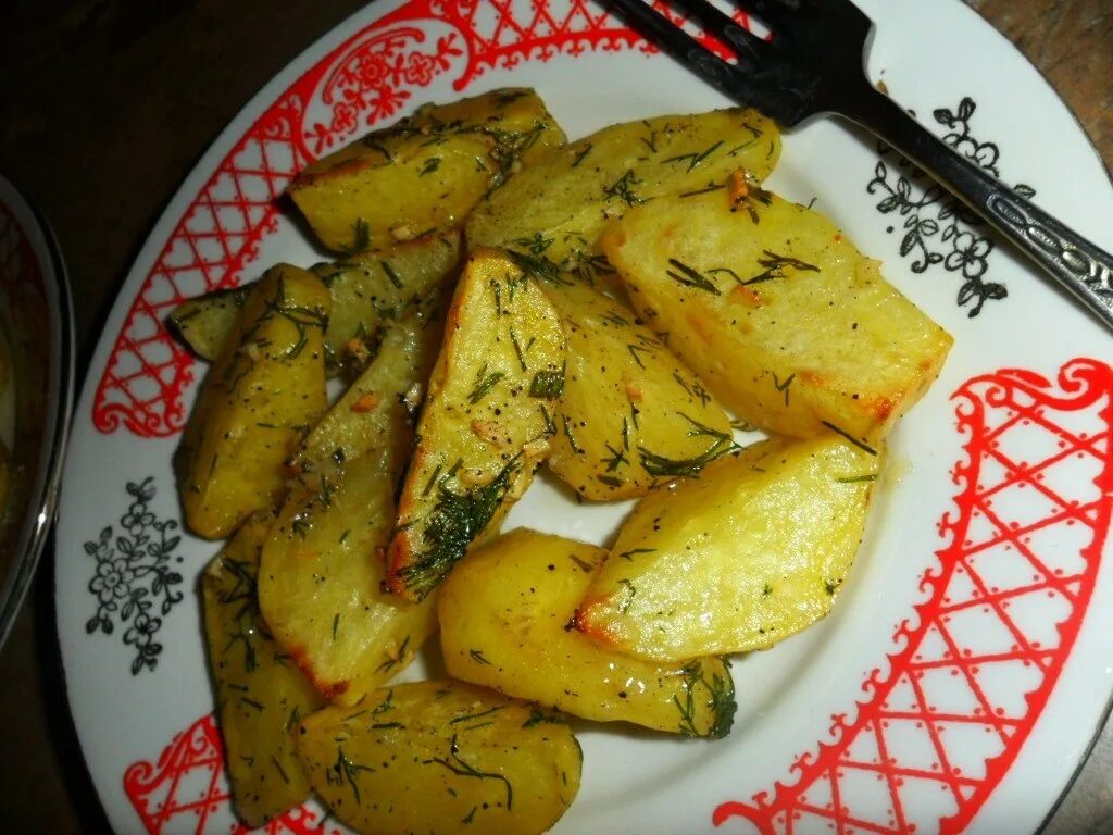 Картошка по селянски в духовке. Картофель по селянски. Картошка по селянски на сковороде. Картофель по селянски. Картофель по мексикански.