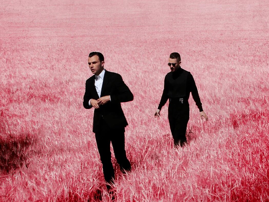 Toxi hurts speed. Hurts в молодости. Hurts miracle клип. Toxi hurts speed. Hurts обложки.