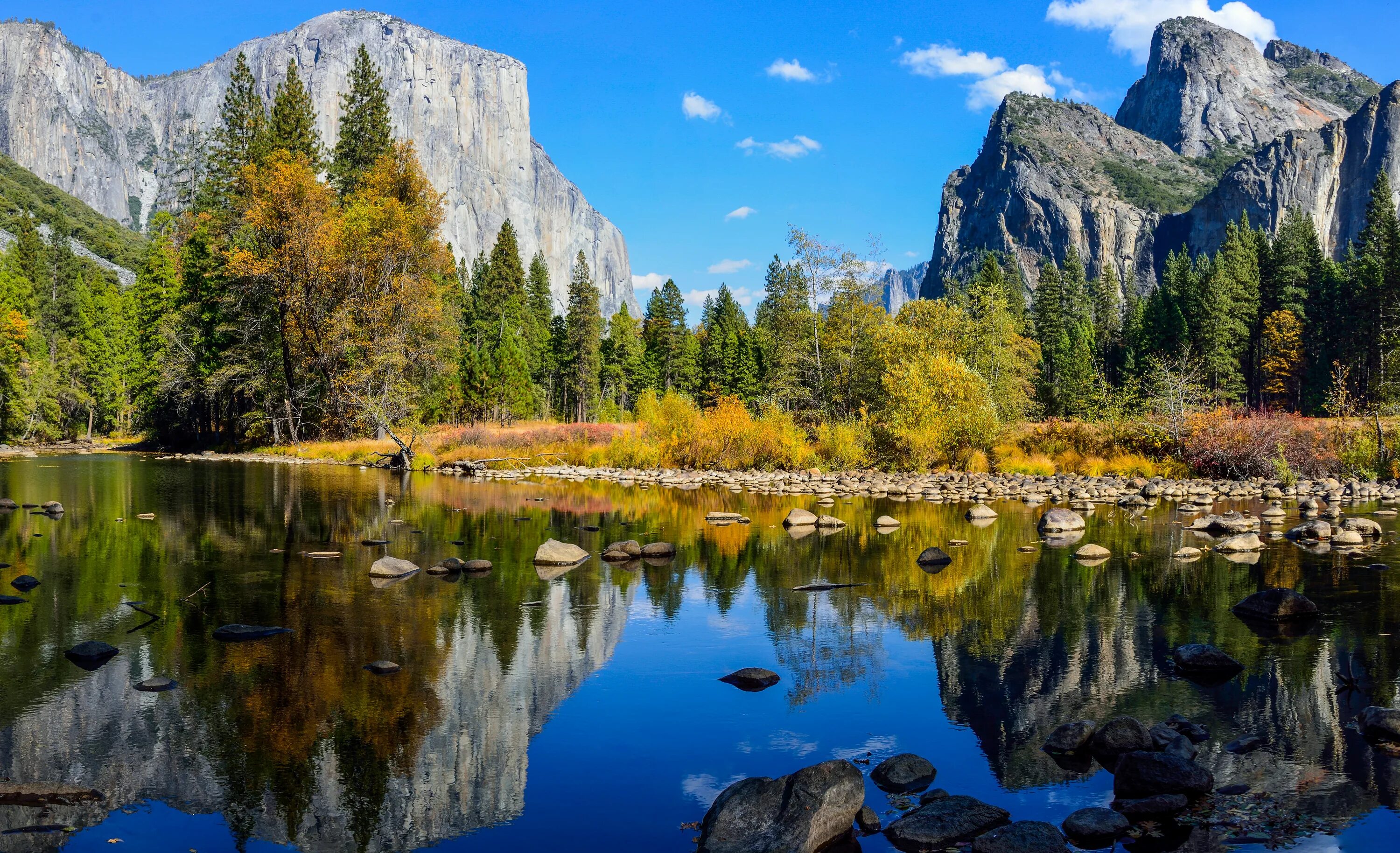 Поменялся рабочий стол. Йосемити национальный парк. Горы озеро Yosemite National Park. Йосемити национальный парк прозрачное озеро. Национальный парк Сьерра Невада.
