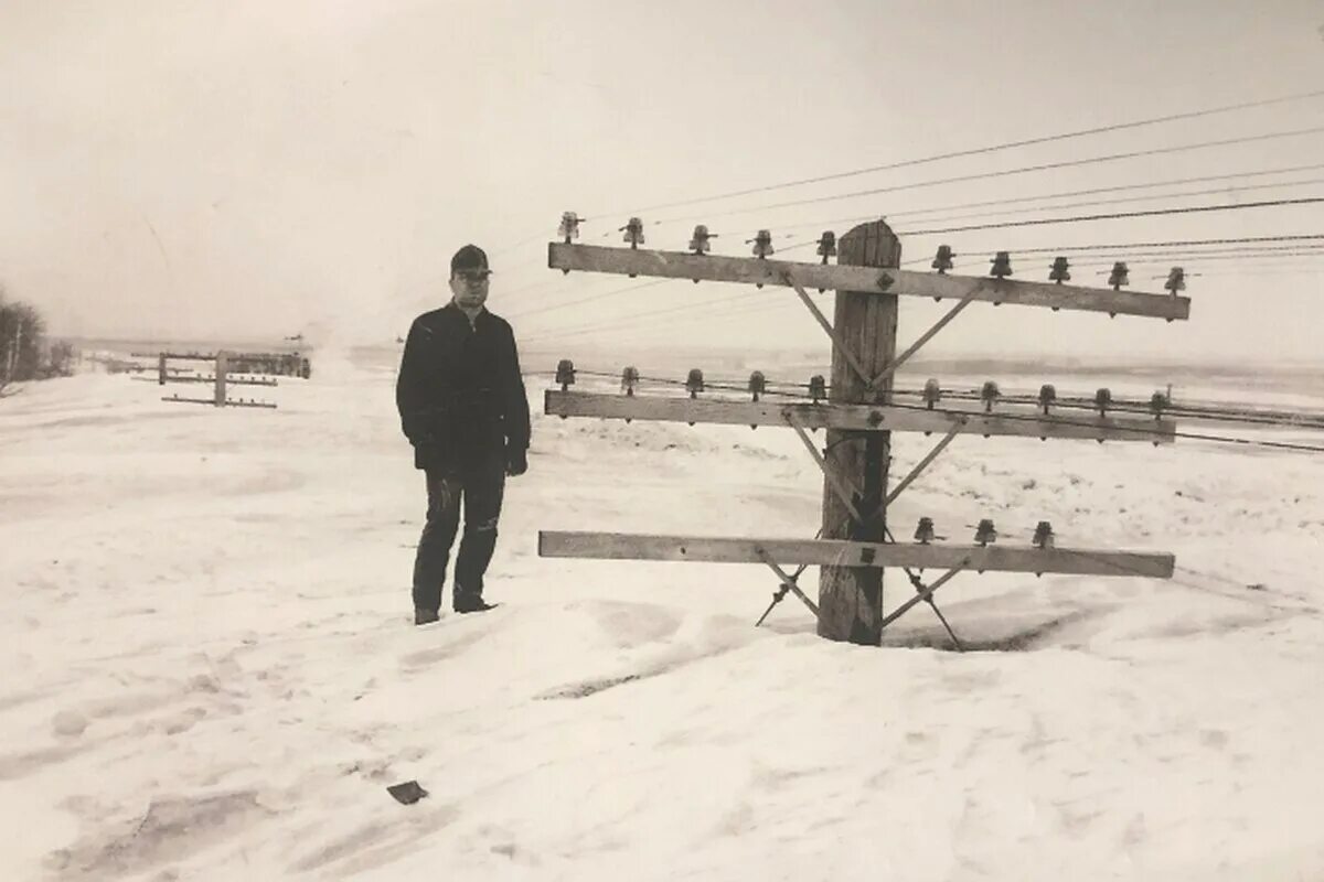 И надрываясь в метелях. Снежной бури в Северной Дакоте, 1966 год. Северная Дакота 1966. Снежная буря 1972 года в Иране. Великая метель в Северной Дакоте 1966.