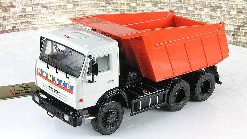 Камаз 65115 модель. Камаз-65115 самосвал 1:43.. камаз 65115 модельки самосвал. камаз 65115 1:43 ssm. камаз 65115 ssm.