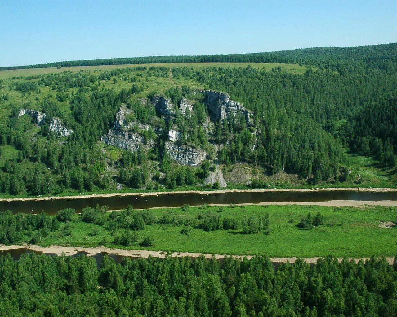 Россия пермская область. Река Косьва Губаха. Губаха Пермский край горы. Река в Губахе Пермский край. Губаха скалы Косьва.