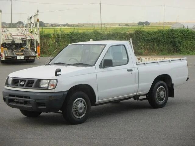 Купить пикап в хабаровске. Nissan Pickup 2002. Ниссан Датсун трак. Nissan Daihatsu пикап 1991. Nissan 1997 Pickup.