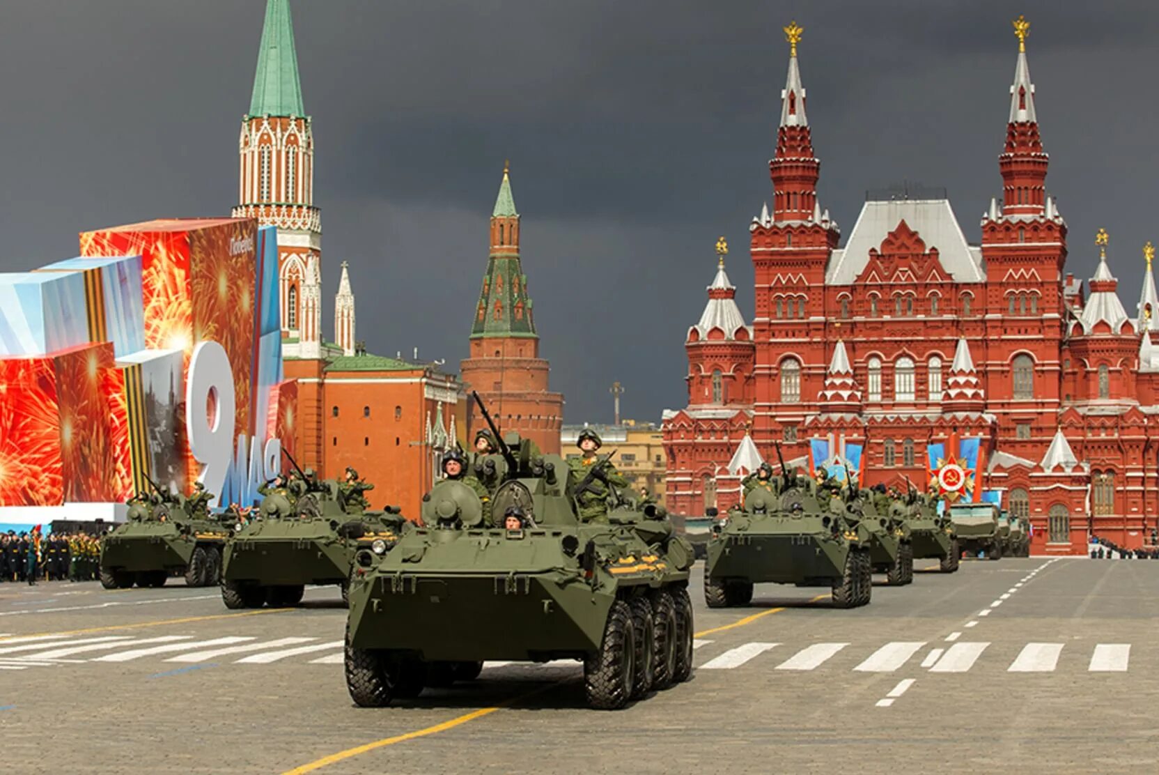 Когда прошел парад победы. Парад Победы на красной площади. 9 Мая парад Победы красной площади. Парад на красной площади 9 мая. Парад военной техники на красной площади на день Победы.