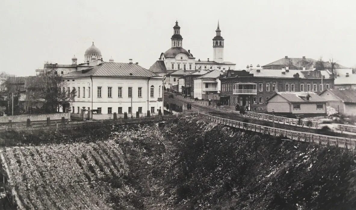 Век в кирове. Вятка город 19 век. Город хлынов вятка. Век в кирове. Вятская гимназия 20 век.