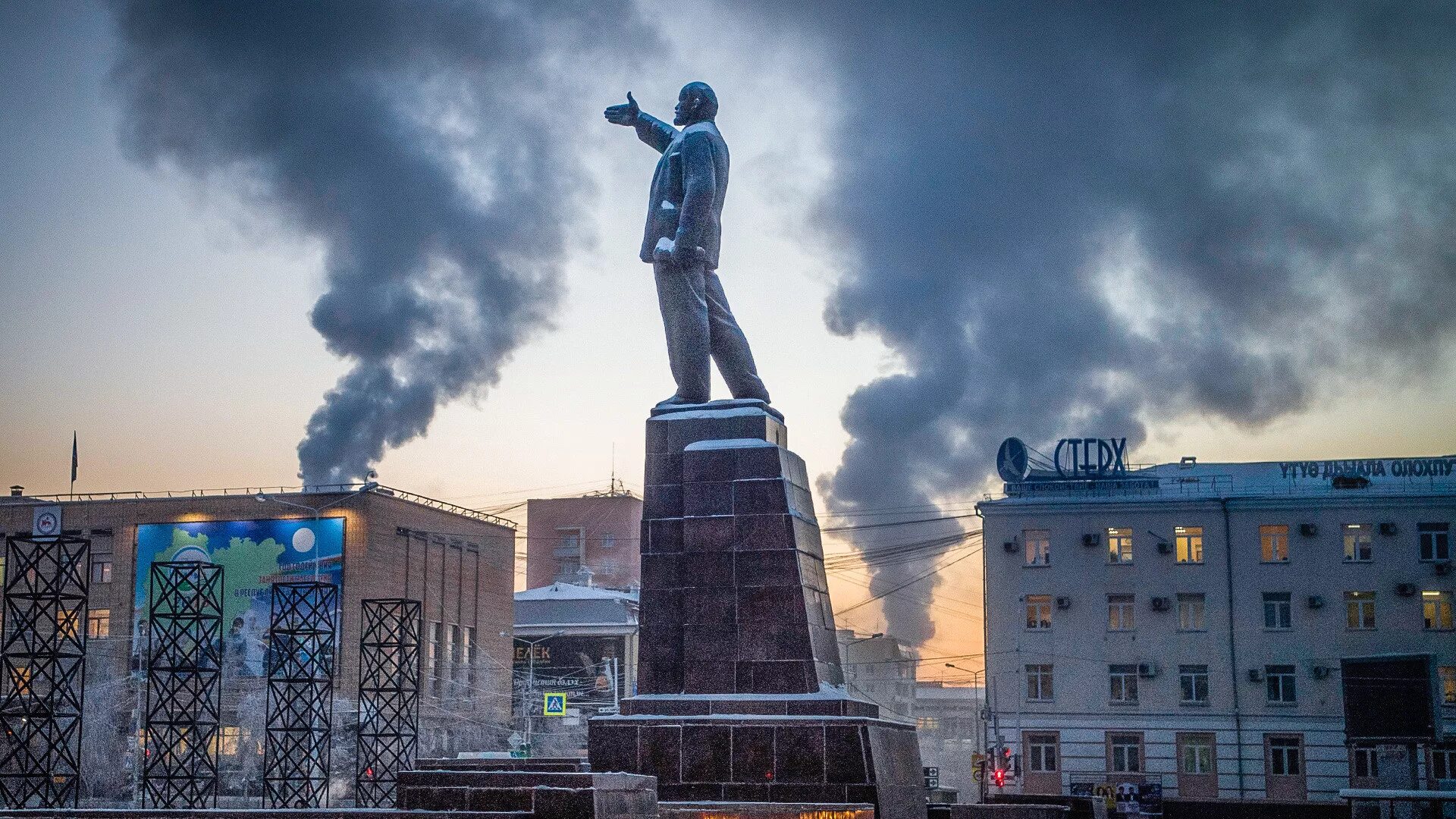 Якутск лондон. Город Якутск. Город Якутск достопримечательности. Якутск площадь. Якутск города Якутии.