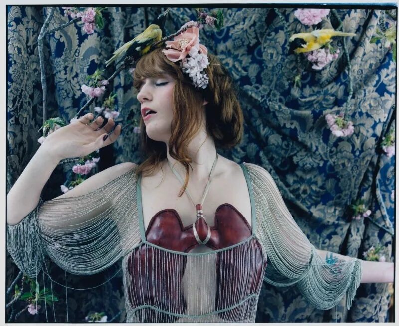Florence the machine dog days are. Флоренс Уэлч lungs. Флоренс Уэлч фотосессии. Флоренс Уэлч фотосессии 2018. Флоренс Уэлч 2022.