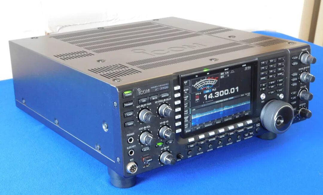 Куплю б трансиверы. Icom ic 7700. Icom 7410. Icom ic-7410. Трансивер 7410.