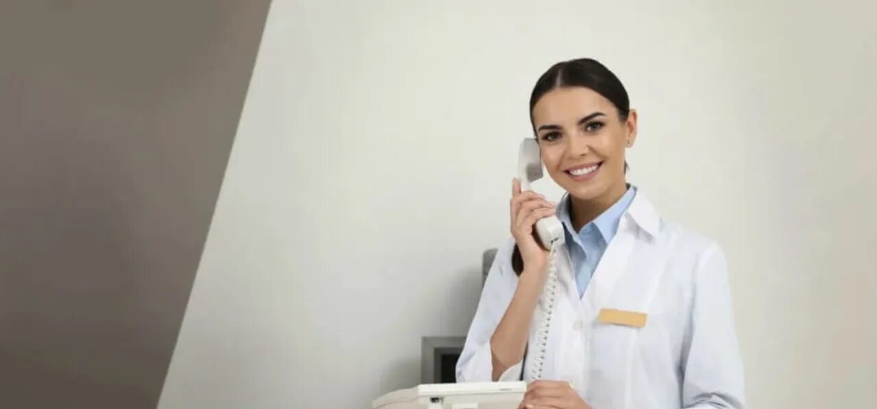 Администратор стоматологии. Администратор стоматологической клиники. Форма регистратора в медицинском центре. Требуется администратор. Требуется администратор в медицинский центр.