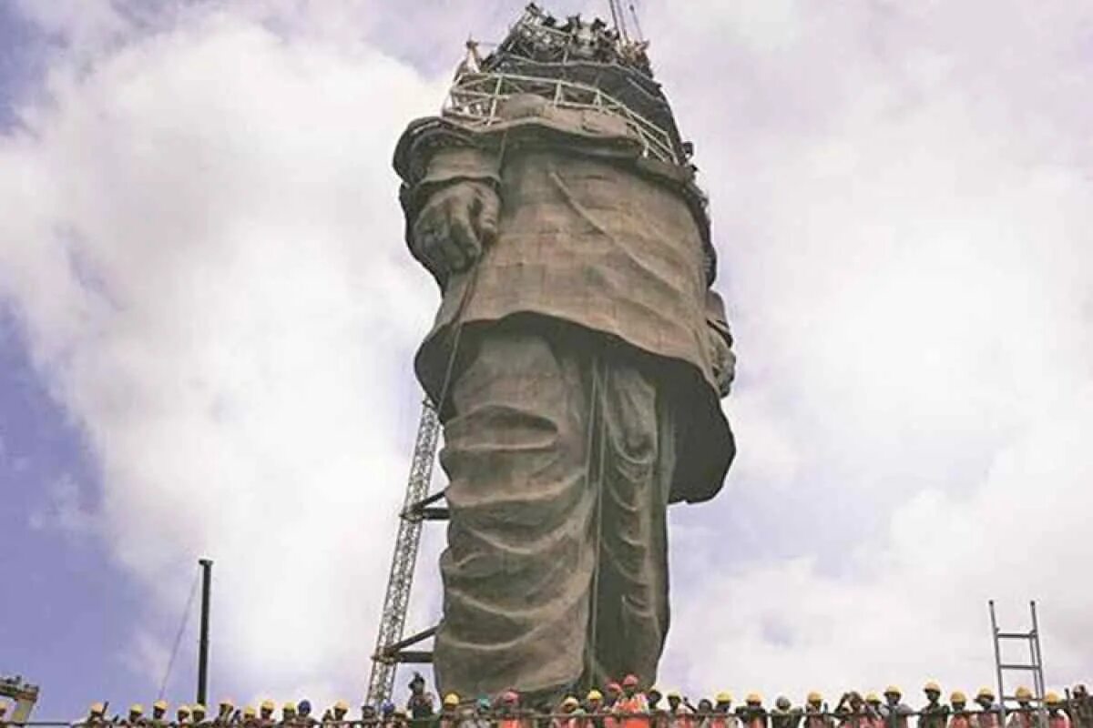 Самый большой памятник. Самый большой памятник в мире высота. Топ самых больших статуй в мире. Самые высокие статуи мира топ 10. Самые большие статуи в мире топ 10.