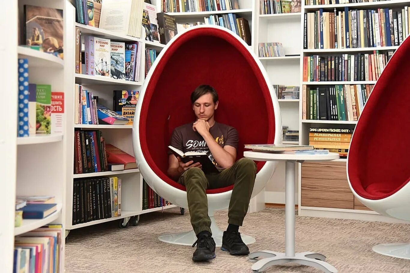 современная школьная библиотека презентация. возможности современных библиотек. библиотека кристиана фаура. современная библиотека в школе проект. интерьер библиотеки публичной.