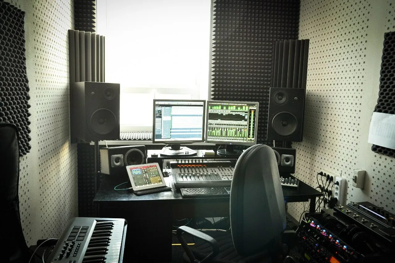 Студия звукозаписи FL Studio. Студия звукозаписи Лос Анджелес. Студия звукозаписи славы мэрлоу. Студия звукозаписи East West Studios (Лос-Анджелес, США, 2008г.).