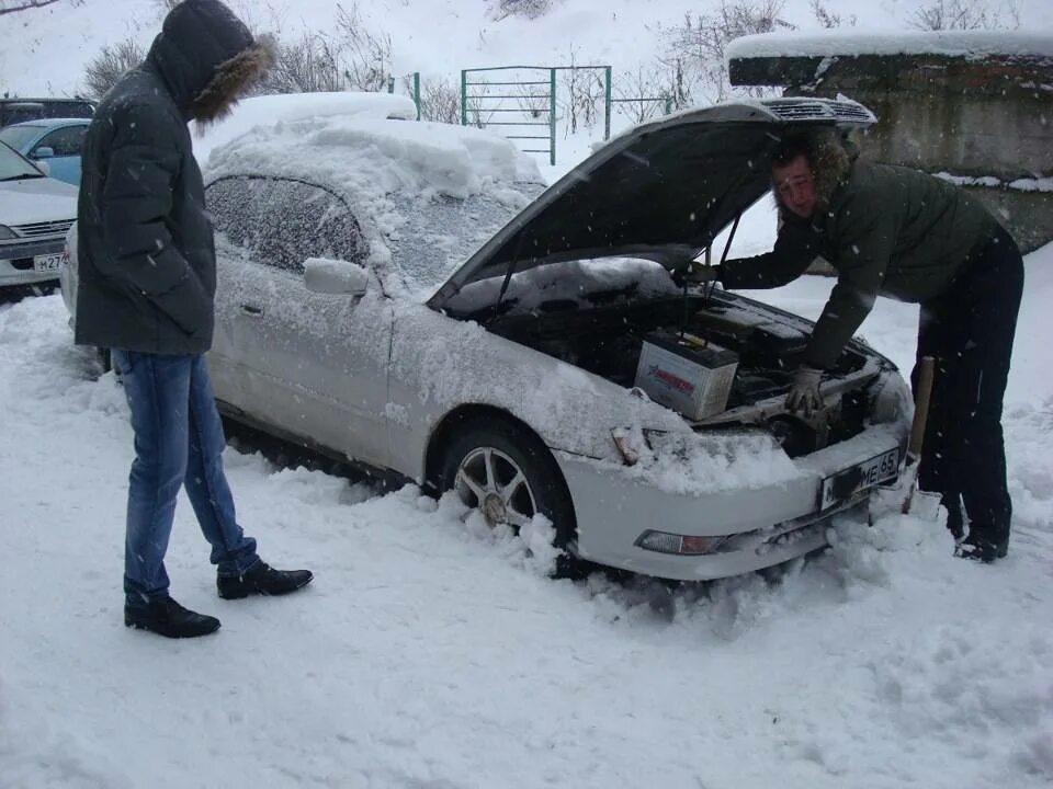 Нужно ли прогревать машину летом. Двигатель зимой. Прогрев авто. Прогрев двигателя зимой. Прогрев двигателя автомобиля зимой перед запуском.