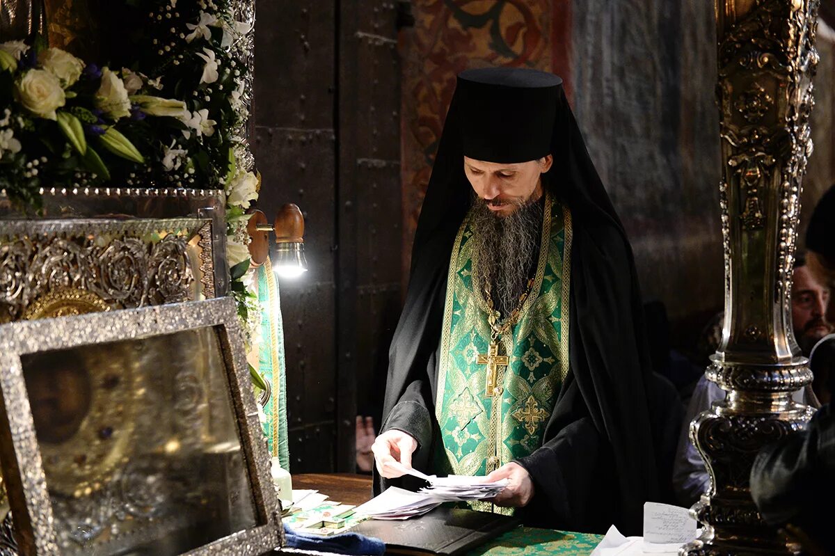 Исповеди троице сергиева. Игумен никандр троице сергиева лавра. Братский молебен троице сергиева лавра. Диакон троице сергиевой лавры. Всенощное бдение свято троицкой сергиевой лавры.