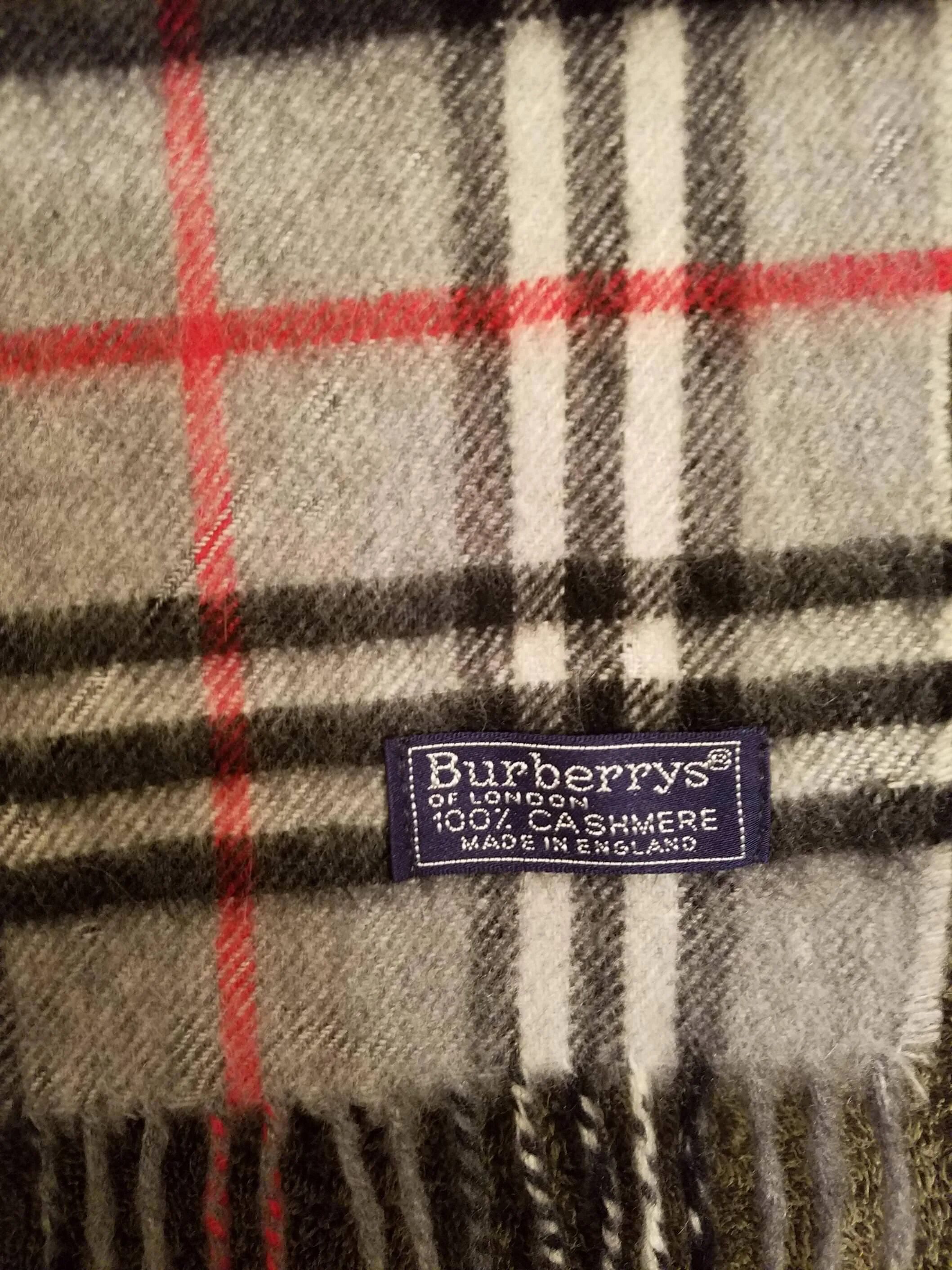 Как отличить burberry. Легит Барбери шарф. Классик Барбари Лондон. Шарф Барбери Лондон. Легит на шарф Burberry.