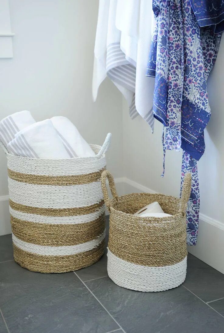 Корзина для полотенец. Плетеные корзины для ванной. Плетеная корзина в ванную. Плетеные корзины для белья в ванную комнату. Плетеные корзины в интерьере ванной.
