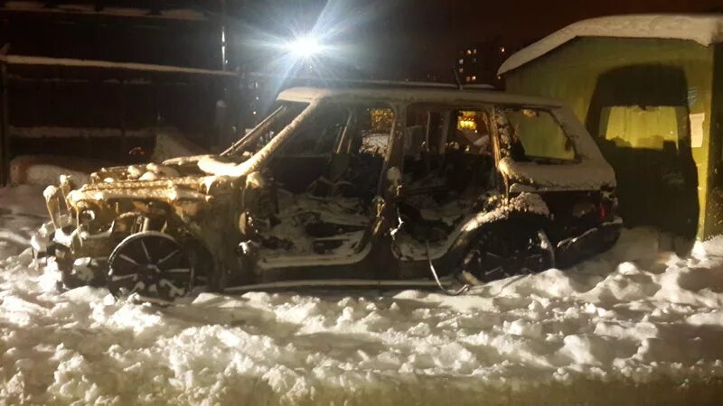 Рендж ровер горит. Загорелся range rover. Сгоревший range rover. Горящий рендж ровер. Рендж ровер сгорел в краснодаре.