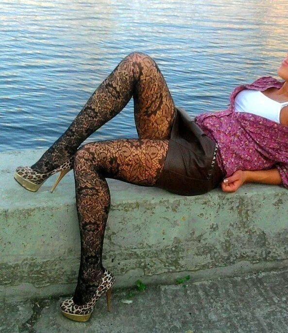 чулки на ножках. некрасивые чулки. колготки fiore est 20. Kate sajur gabriella. вульгарные девушки.